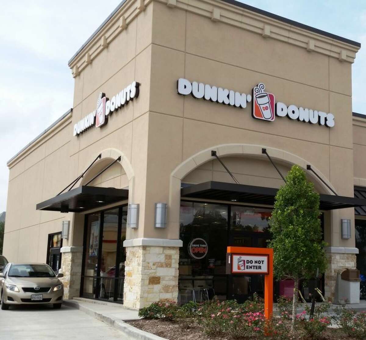 Dunkin Donuts opens new location near Vintage Park