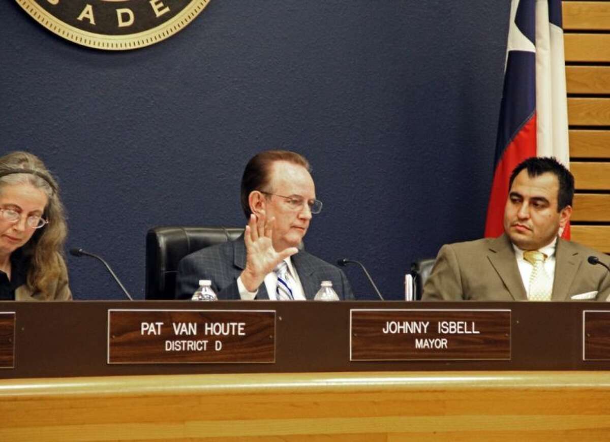 Changes brought forward by Pasadena Mayor Johnny Isbell (center) that, among other things, limit council member comments to two minutes on any agenda topic were recently approved by a vote of five to four.