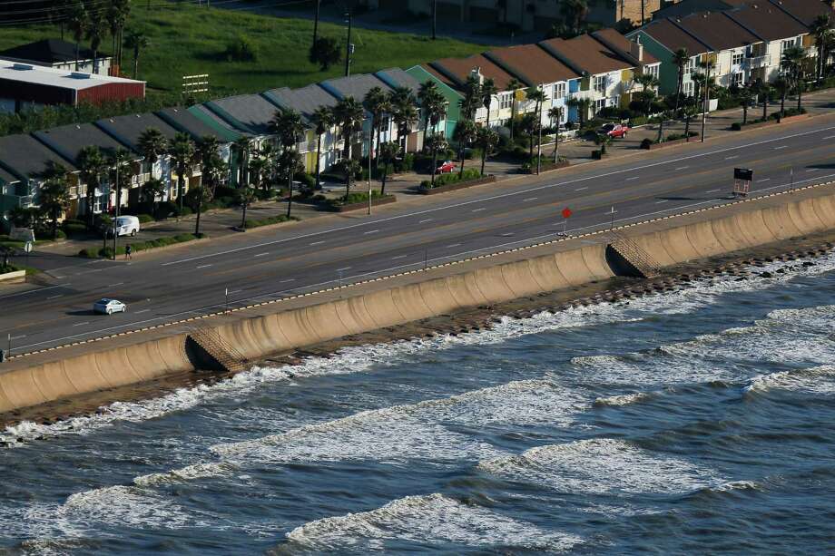 Galveston reduces Seawall speed limit to 35 mph - Houston Chronicle