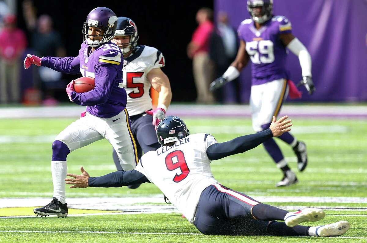 Houston Texans punter Shane Lechler (9) throws a pass in warm ups