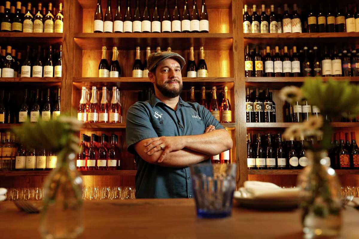 Eloise Nichols Grill & Liquors now open in River Oaks