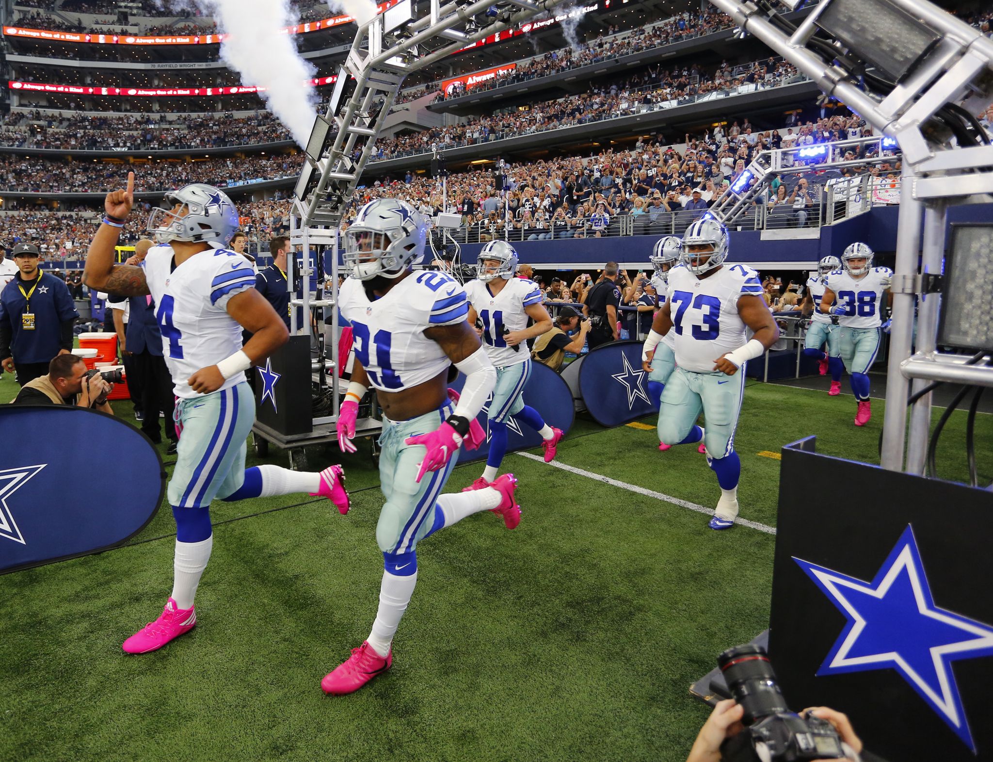 Ezekiel Elliott's new expensive chain has tribute to Dallas Cowboys -  Football - Sports - Daily Express US