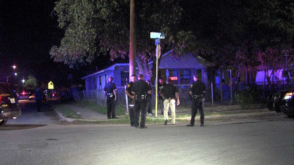 Police Woman shot in leg on the West Side following argument, suspect