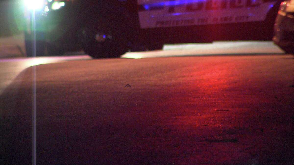 Police Woman shot in leg on the West Side following argument, suspect