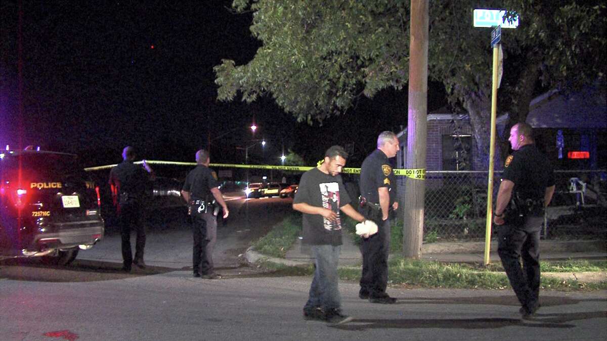 Police Woman shot in leg on the West Side following argument, suspect