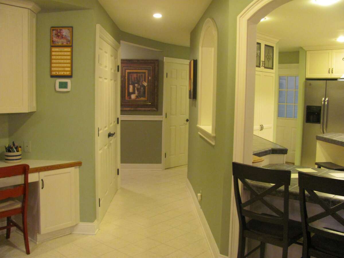 House Hunting Attentiongetter at 2388 N. Deer Valley in Larkin Township