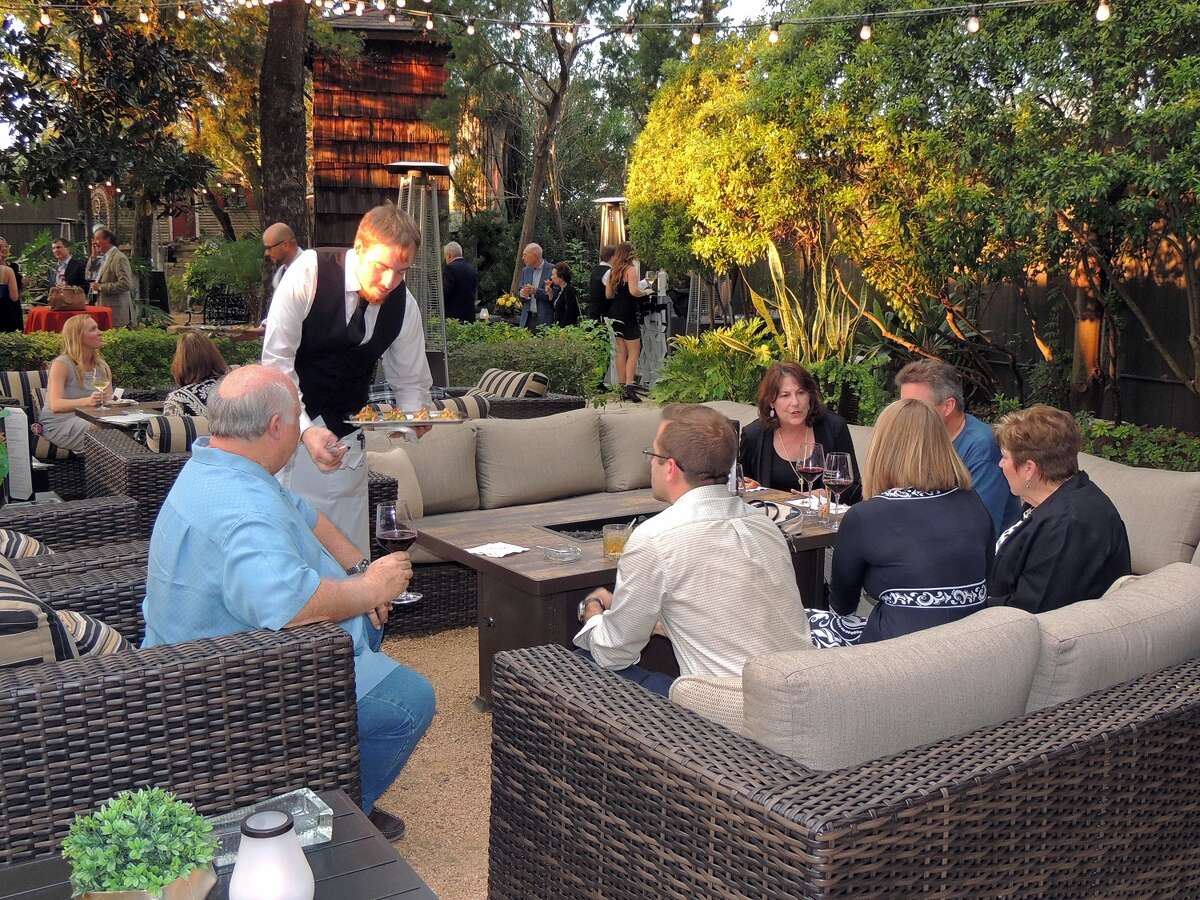 Houston bars & restaurants open on Christmas Day 2017