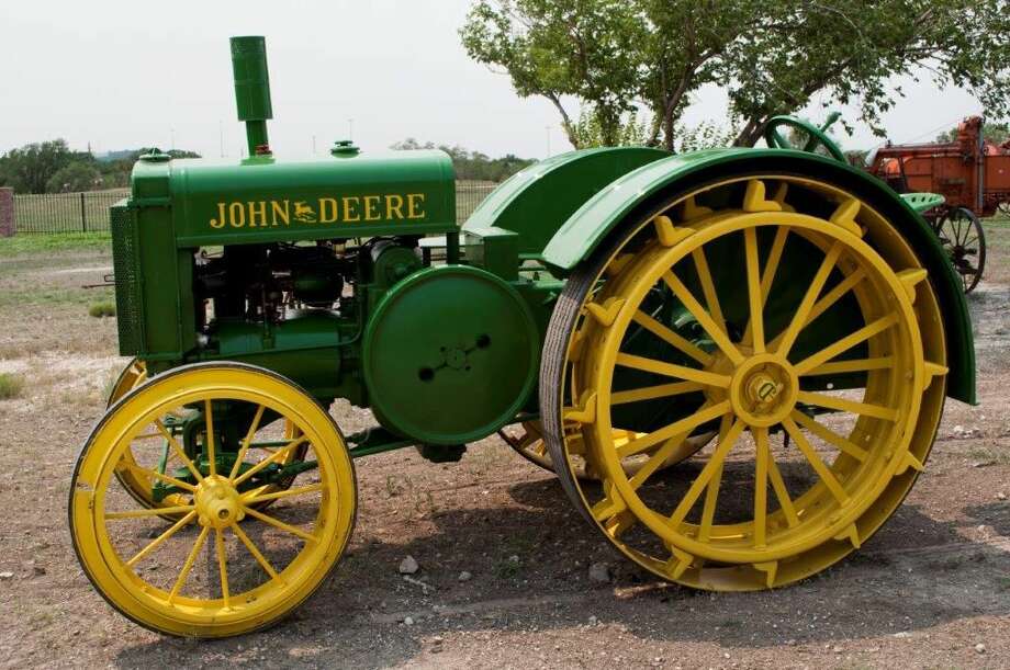 Two Cylinder Club Showcasing Antique John Deere Tractors Plainview Daily Herald