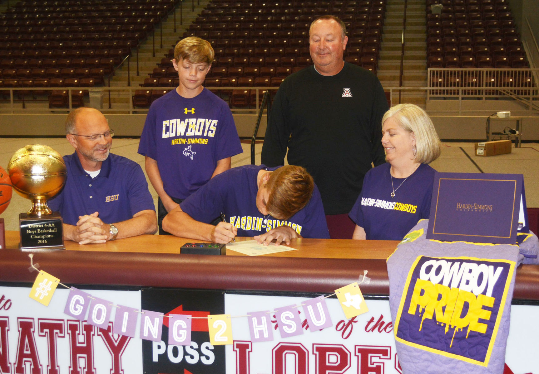 Abernathy's Teal signs to play basketball at HardinSimmons