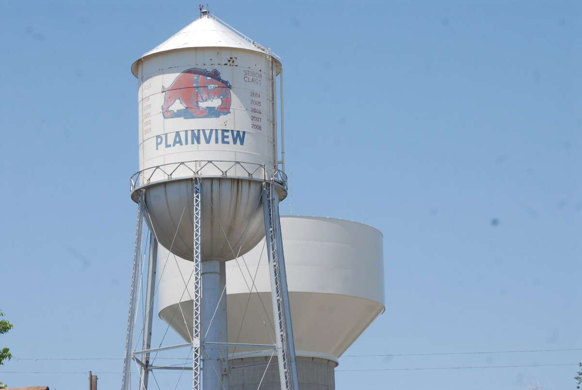 City awards bid for removal of water tanks