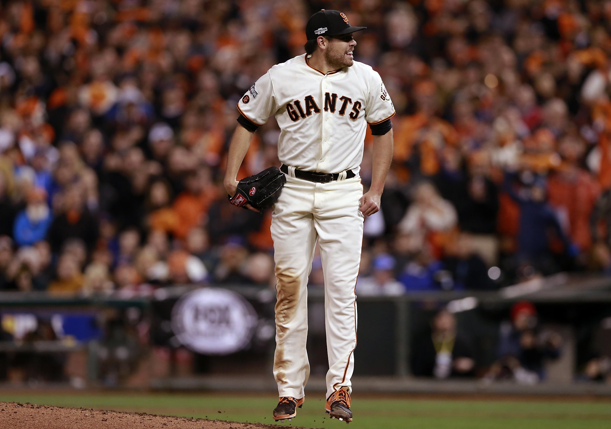 SF Giants have let unvaccinated coach work remotely all year