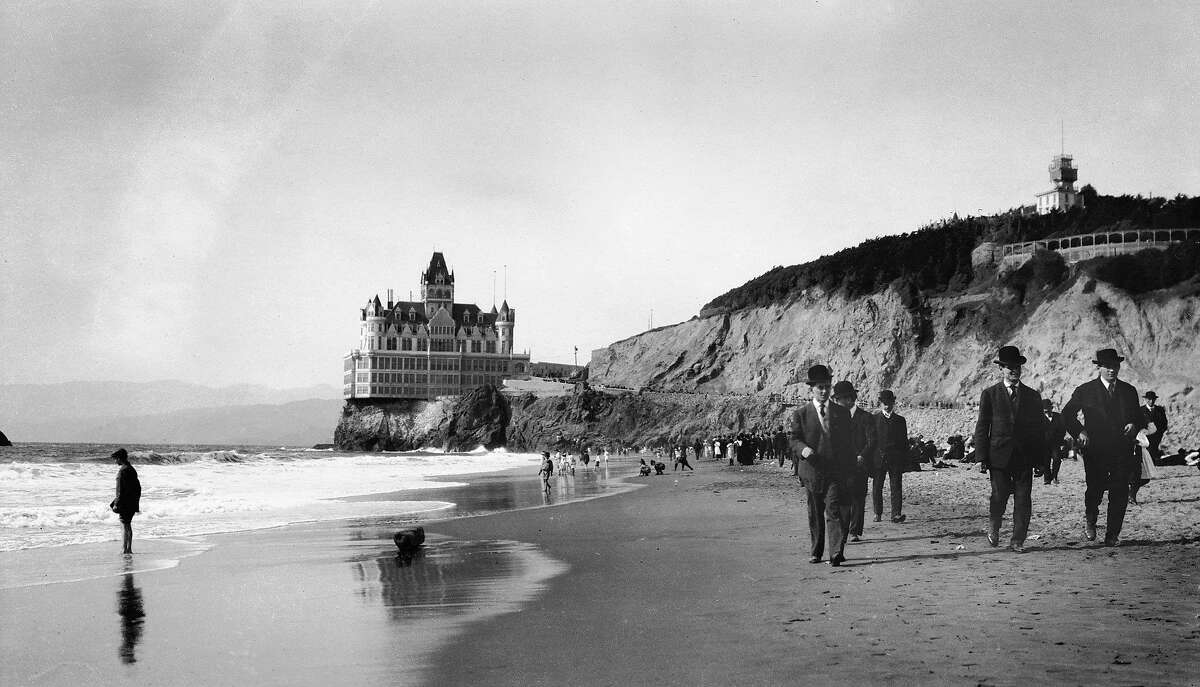 旧金山海洋海滩的悬崖屋。照片摄于1911年。