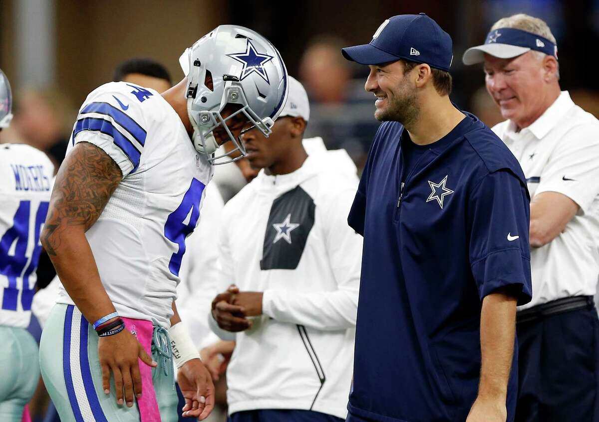 Cowboys quarterback Dak Prescott, left, confers with an injured Tony Romo on the sidelines.