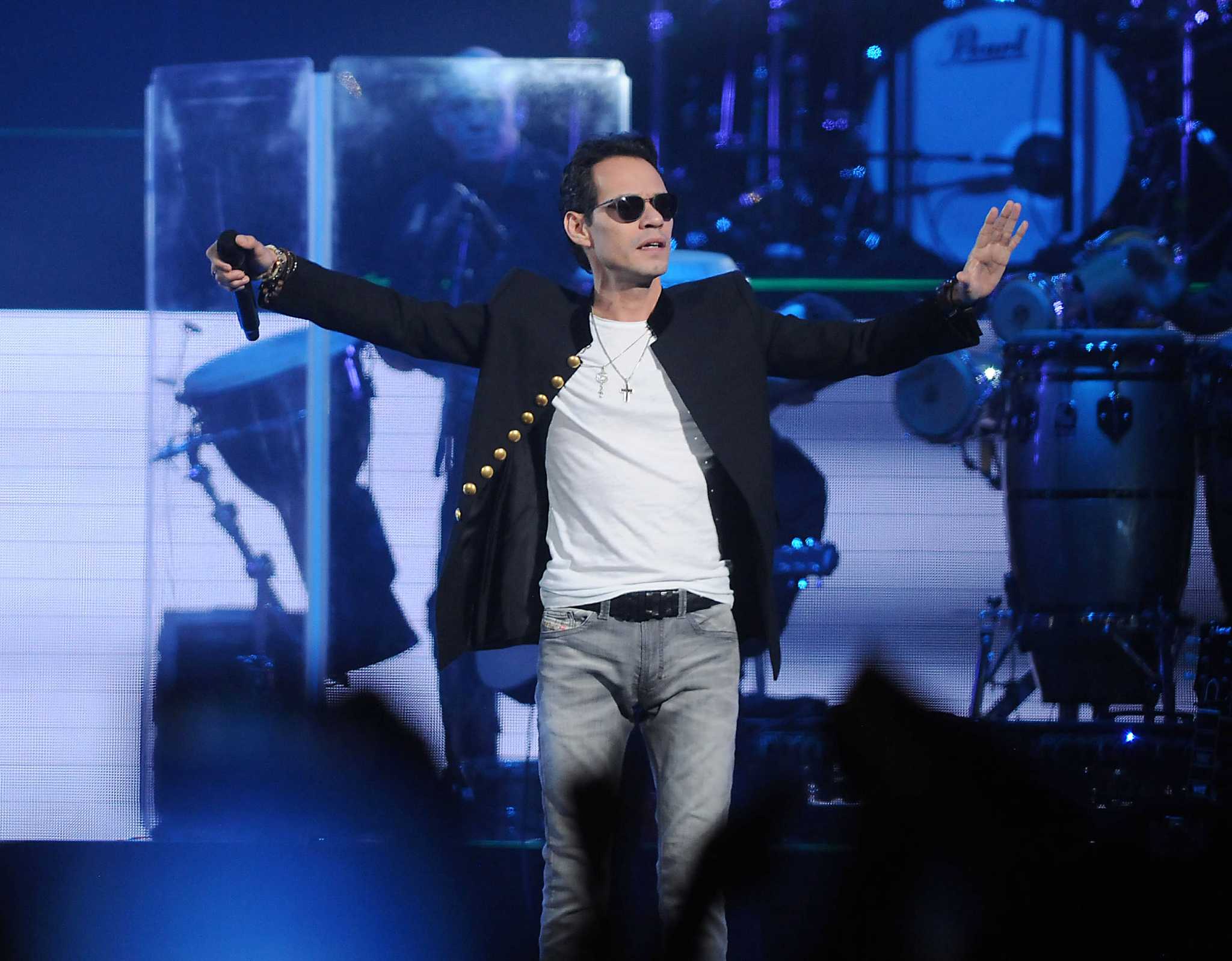 Marc Anthony serenades fans at Toyota Center