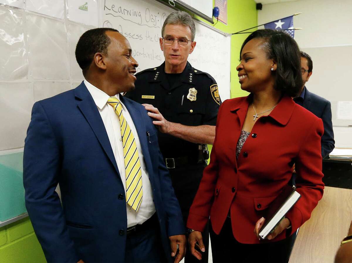 Walter Perry, a San Antonio community leader, Police Chief William McManus and Mayor Ivy Taylor talk amongst themselves after the first meeting of the Mayor’s Council on Police-Community Relations on Sept. 21.