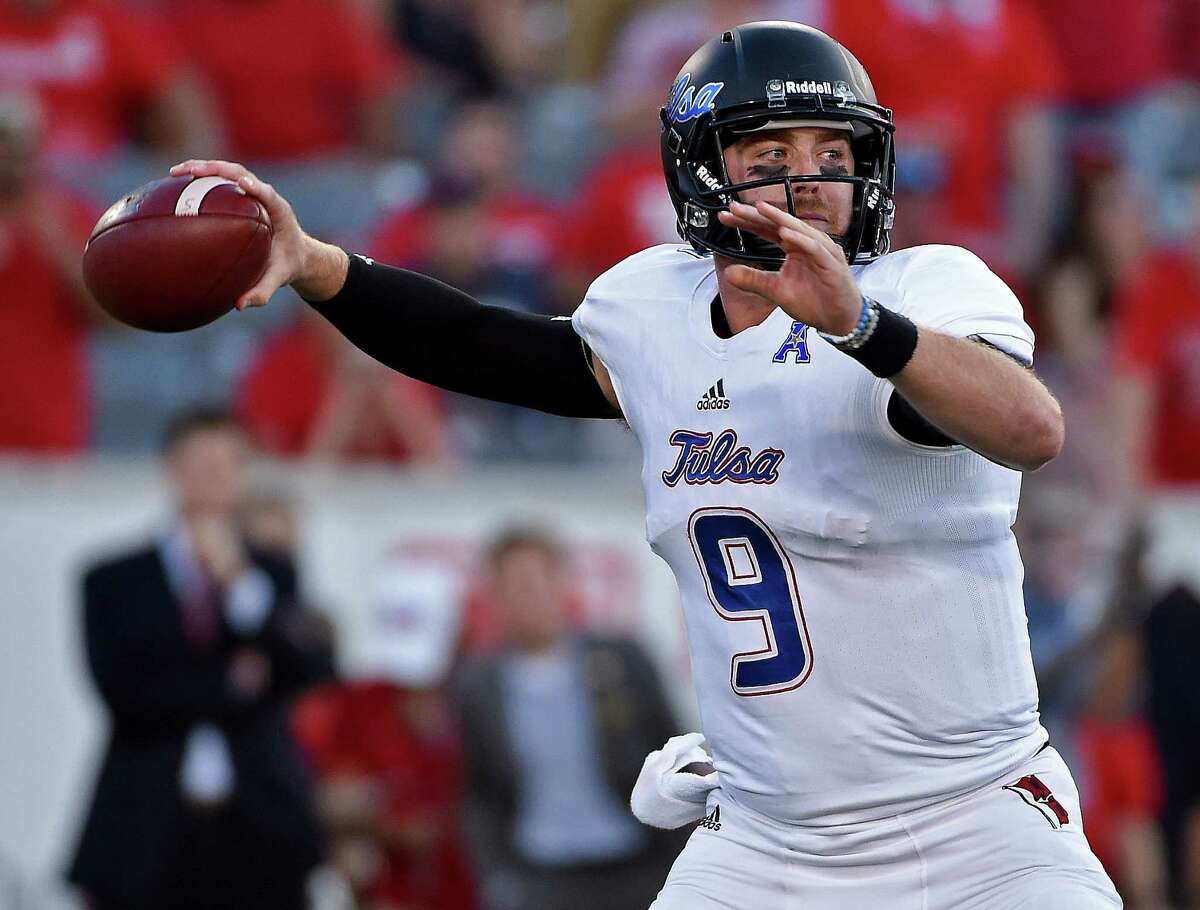 Tulsa quarterback Dane Evans throws a pass in the first half of an NCAA college football game against Houston, Saturday, Oct. 15, 2016, in Houston. (AP Photo/Eric Christian Smith)