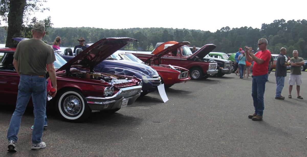 Wolf Creek Car Show hundreds