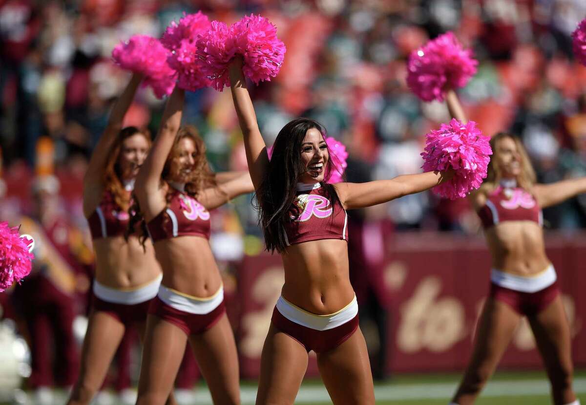 Диана и черлидерши бани уехали с загородного дома