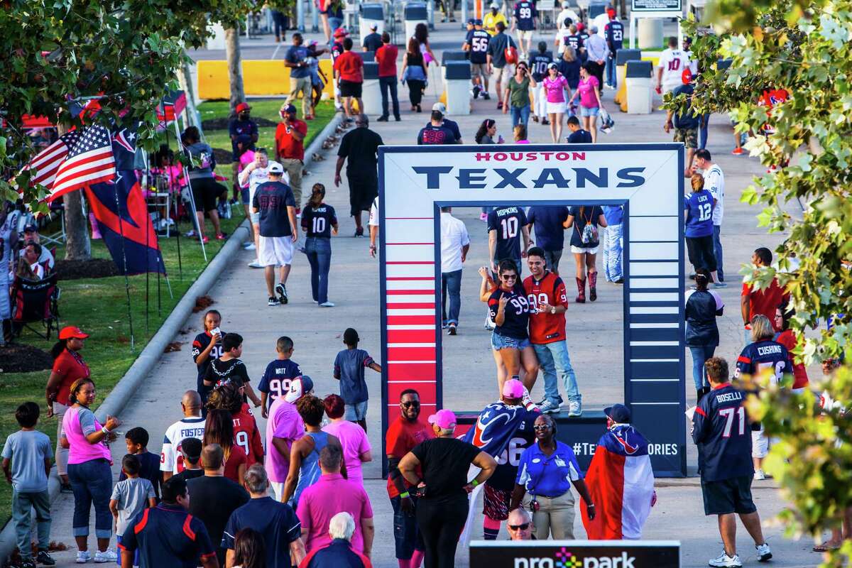 Photos Fans tailgating at NRG for TexansColts game