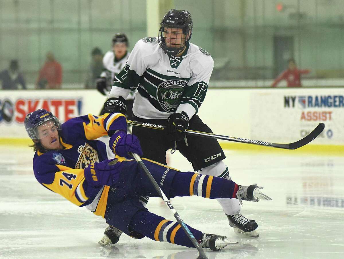 Junior Monarchs hold off Oilers