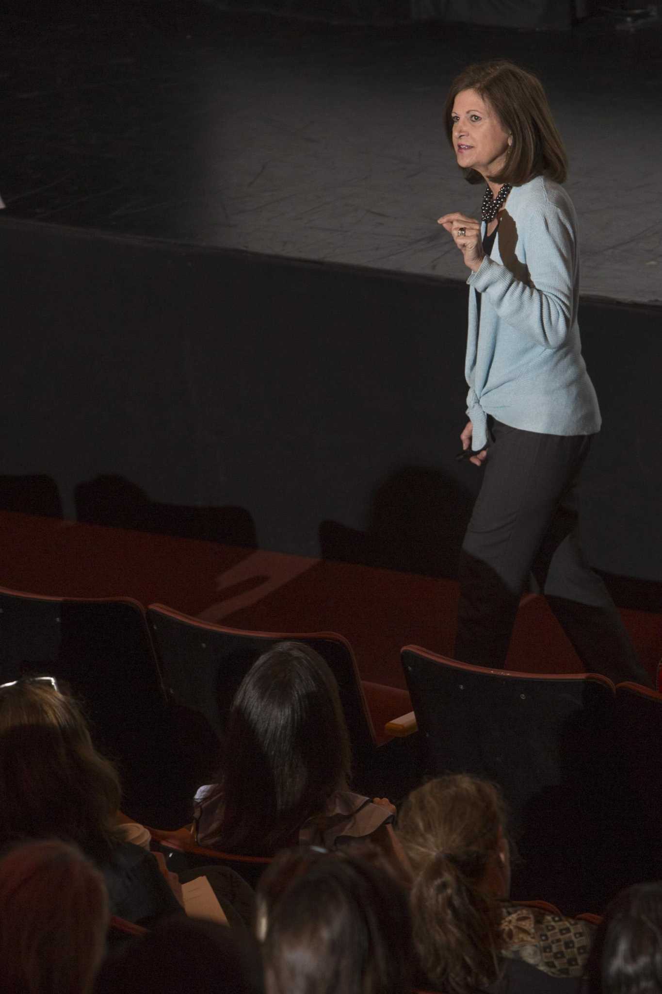 Psychologist visits Greenwich to give advice about raising kids