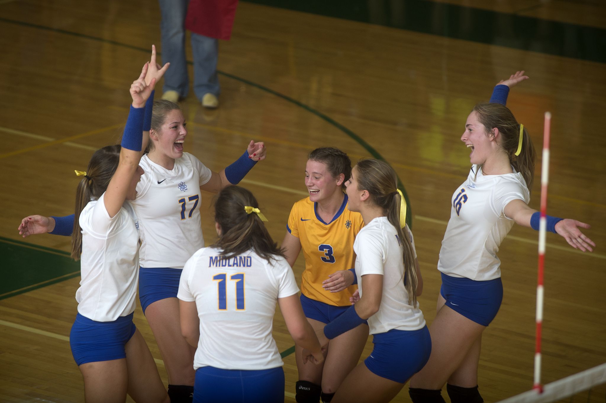 Midland defeats Dow in volleyball