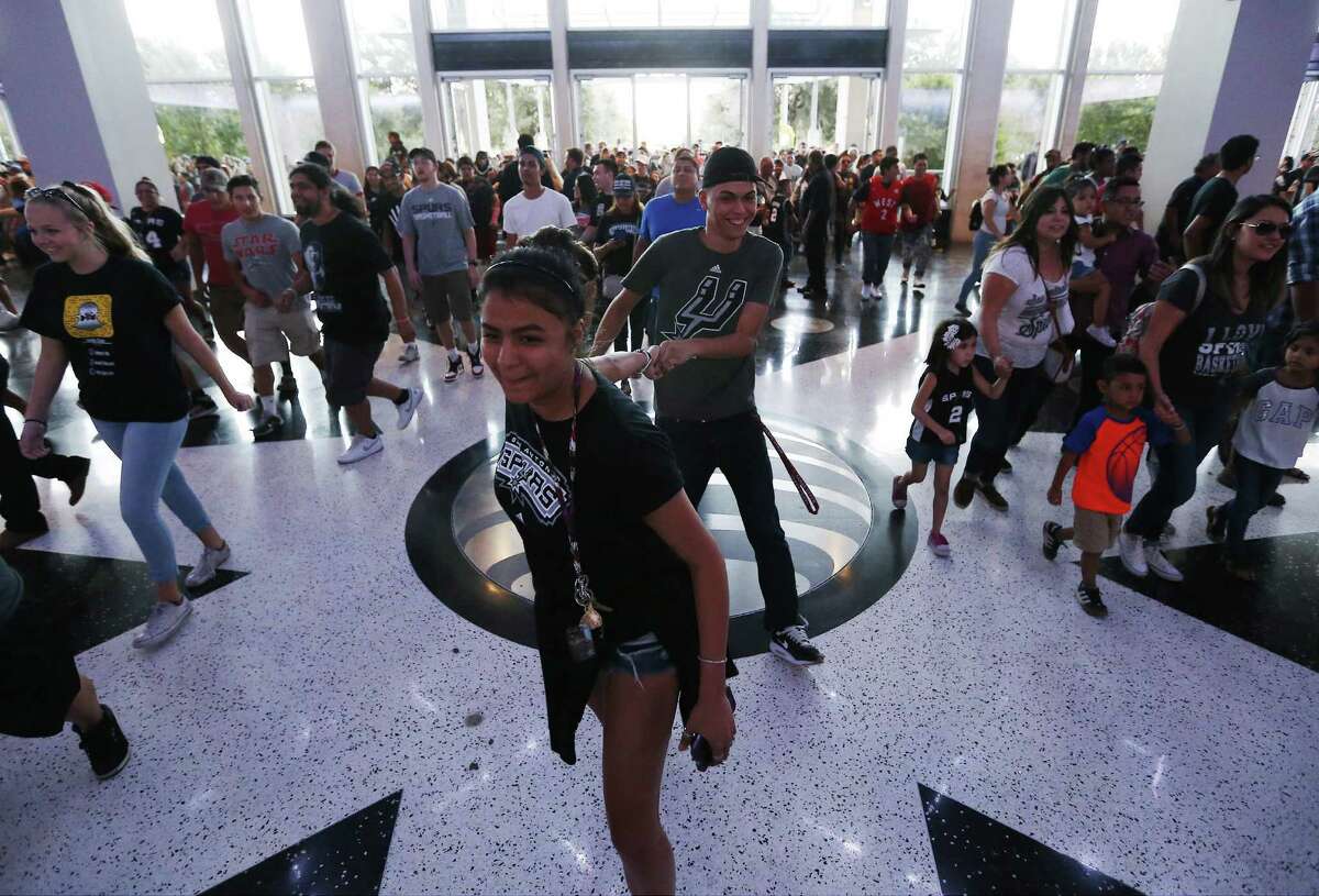 Fans pour into the AT&T Center for the Spurs' Silver and Black open scrimmage on Tuesday, Oct. 18, 2016. (Kin Man Hui/San Antonio Express-News)
