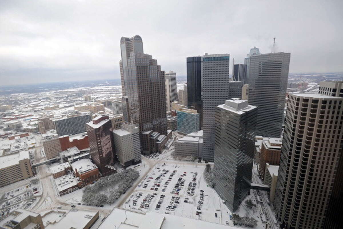 Most amount of snow in 24 hours Inches of snow: 25 Date and Place: Follett, March 28, 2009 Source: Texas Almanac