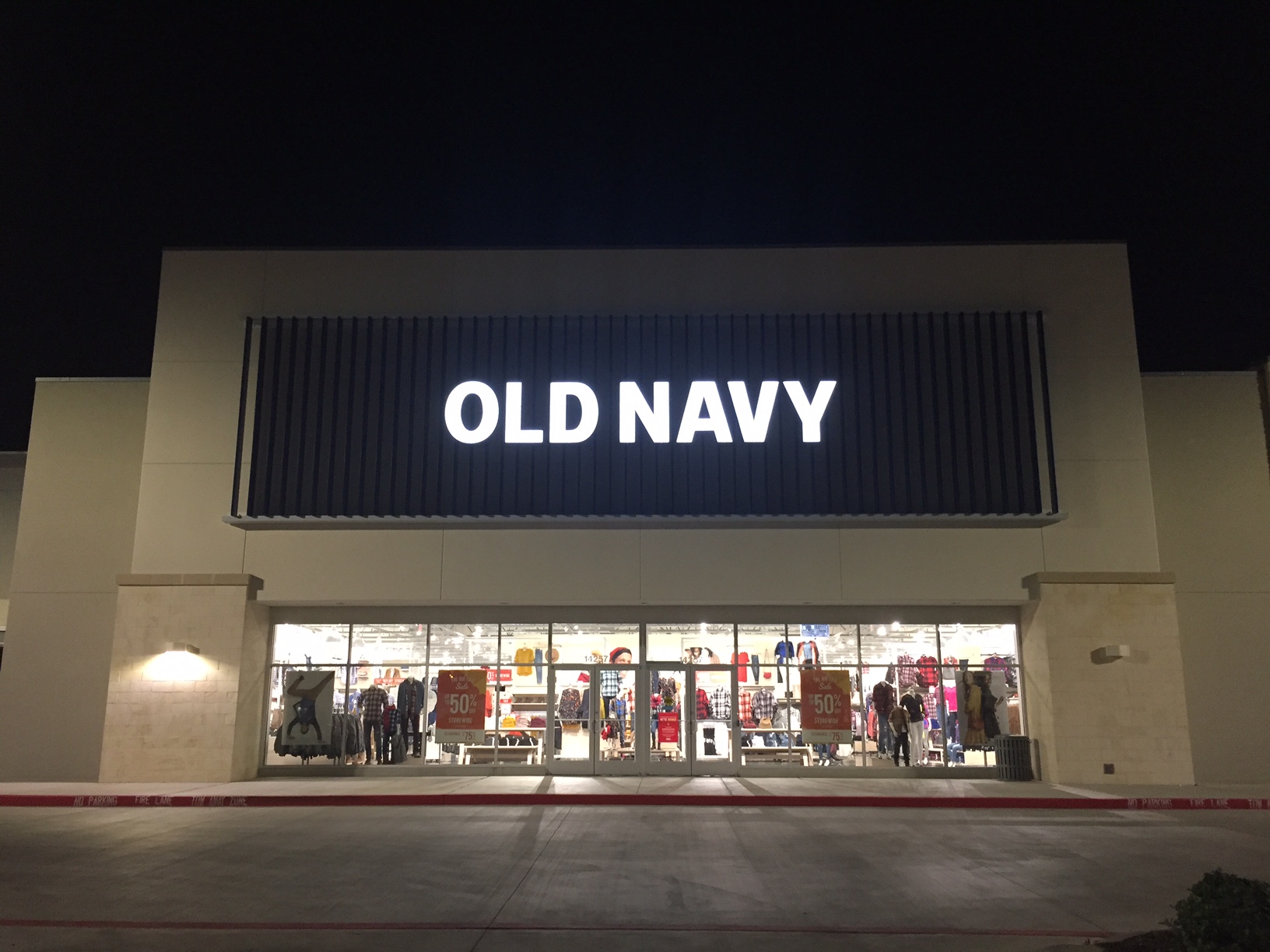 Old Navy opens Westlake Marketplace store