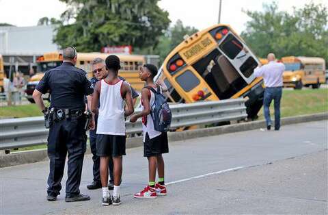 Minor Injuries When School Bus Runs Onto Bank Of Canal Laredo Morning Times