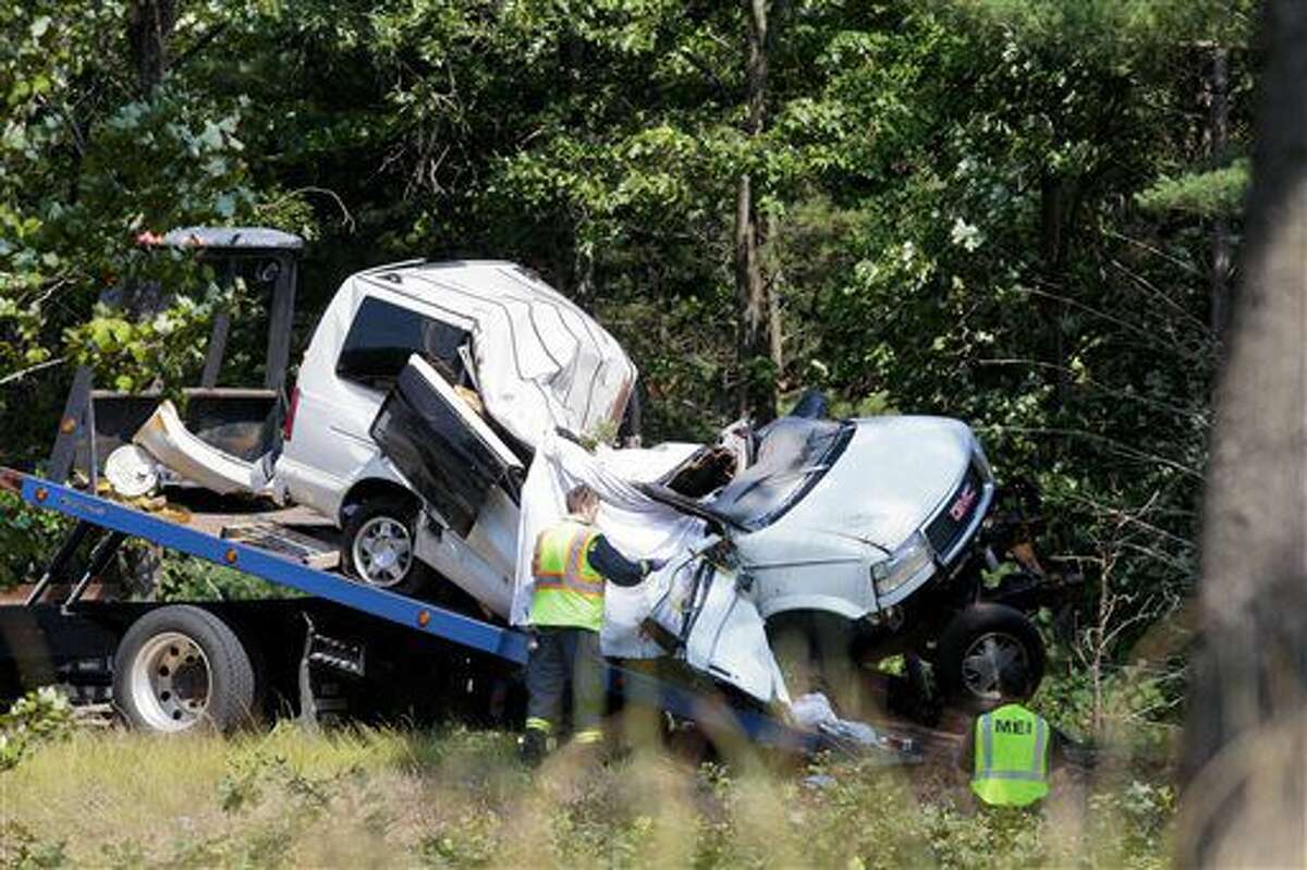 2 dead in crash on US 31 in Muskegon County; tire blamed