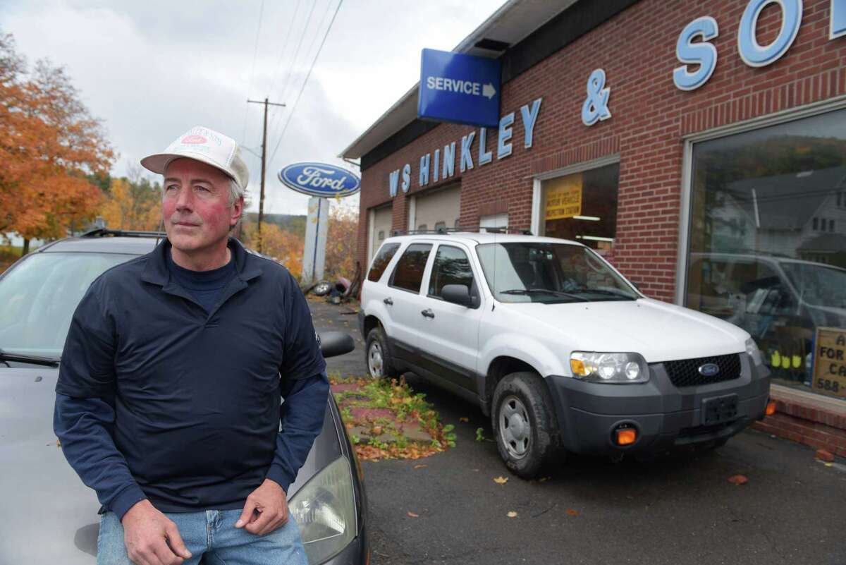 Tiny Ford dealership fights to preserve Henry Ford promise