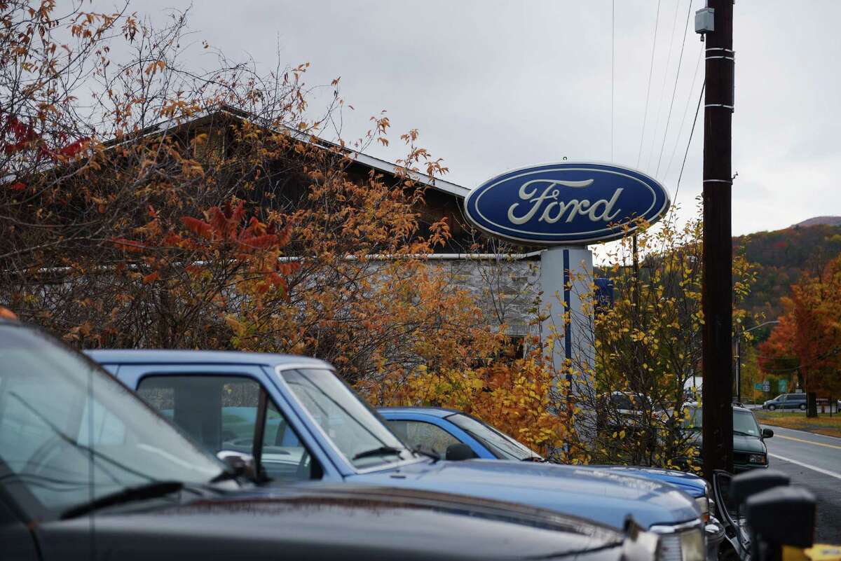 Tiny Ford dealership fights to preserve Henry Ford promise