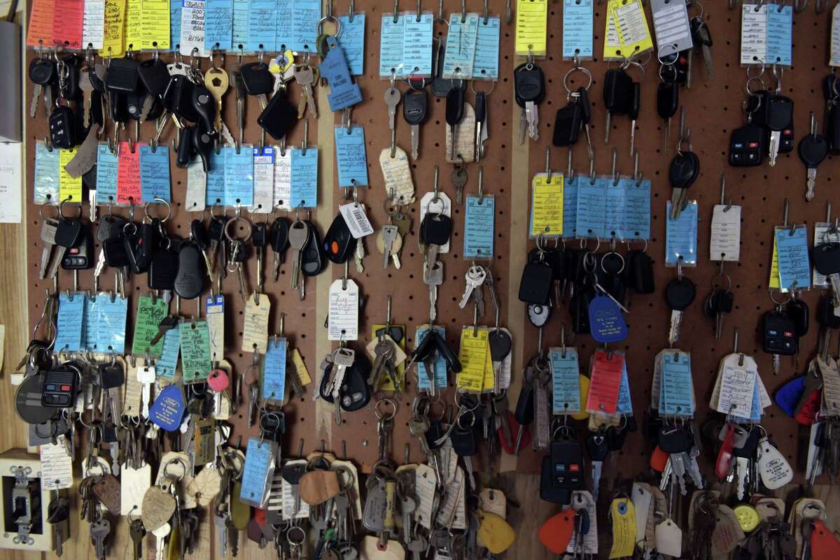 Tiny Ford dealership fights to preserve Henry Ford promise