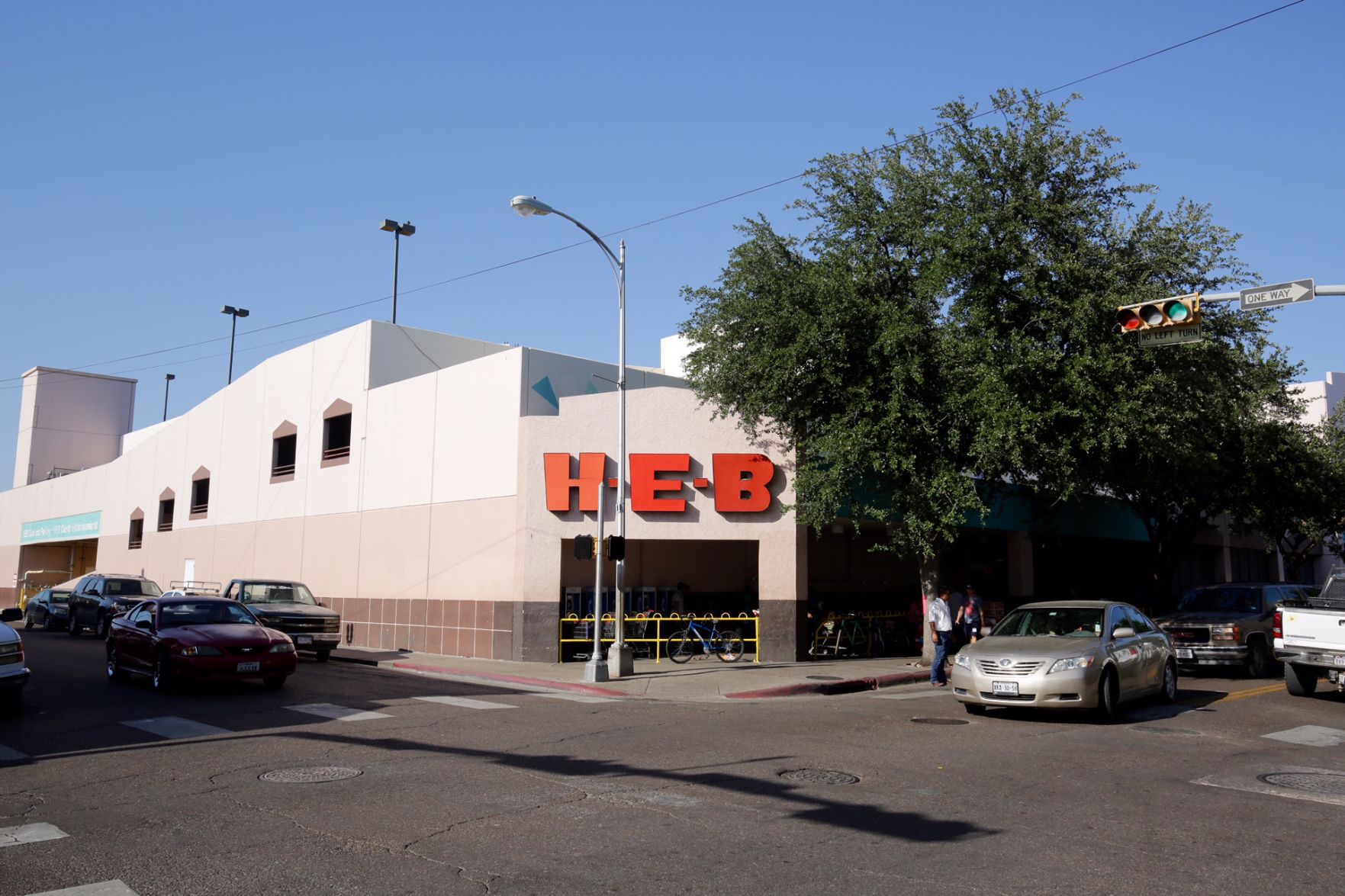 H-E-B Store In Laredo To Close June 26