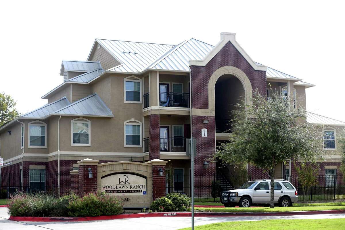 Ingram Hills residents fight developer on plan for apartments