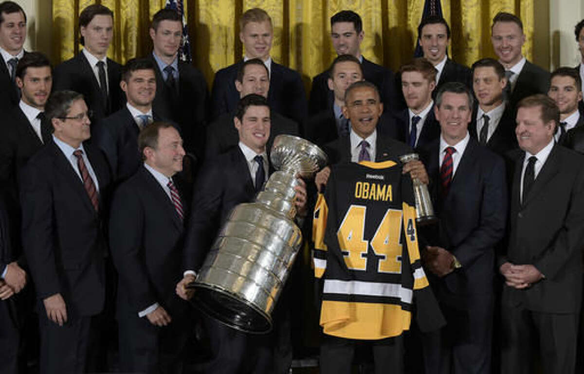 President Barack Obama poses with the 2016 Stanley Cup champion Pittsburgh Penguins during a ceremony in the East Room of the White House in Washington, Thursday, Oct. 6, 2016. Front row, from second from left are, NHL Commissioner Gary Bettman, Penguins captain Sidney Crosby, the president, coach Mike Sullivan, and part owner Ronald Burkle. (AP Photo/Susan Walsh)