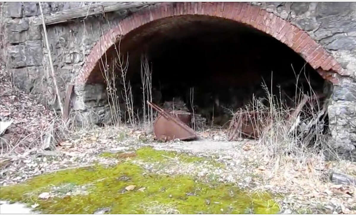 Rosendale Cement factory and mines , Rosendale, NY. The last of the original cement mines closed in 1970. From Youtube video: https://www.youtube.com/watch?v=_pTYG7xLAAg