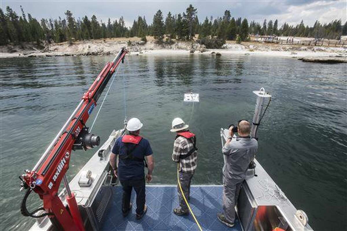 Diving to Yellowstone Lake's underwater world