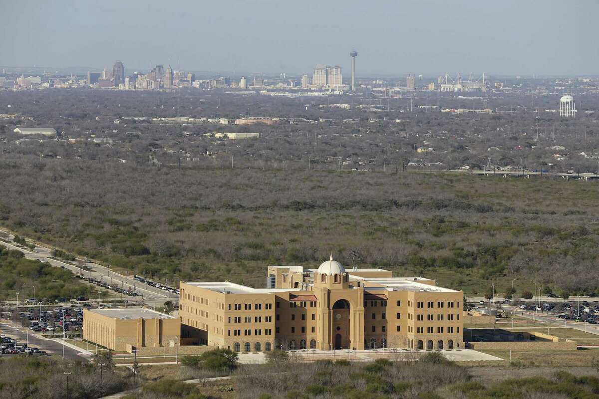 does texas a&m san antonio require an essay