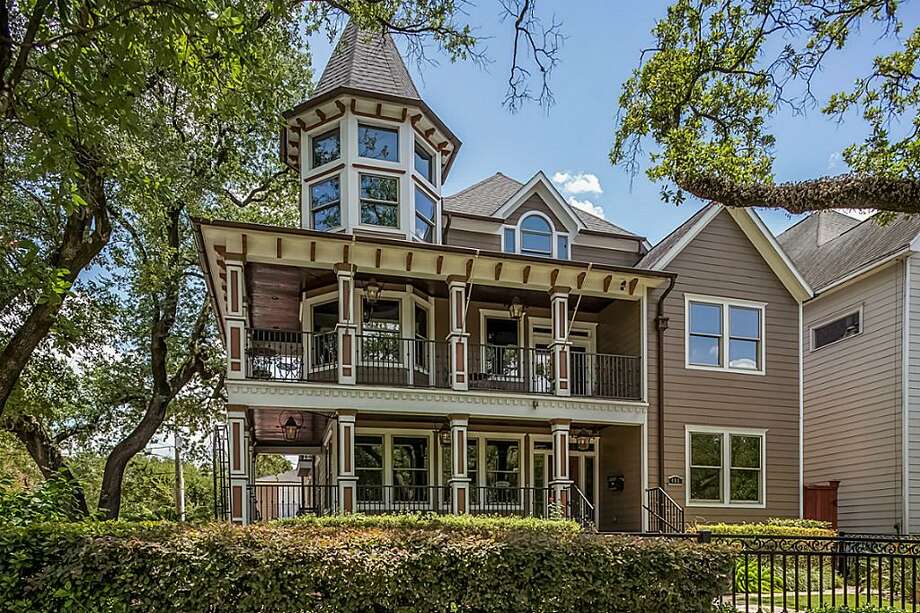 Houston Heights Trendy, colorful homes in historic neighborhood
