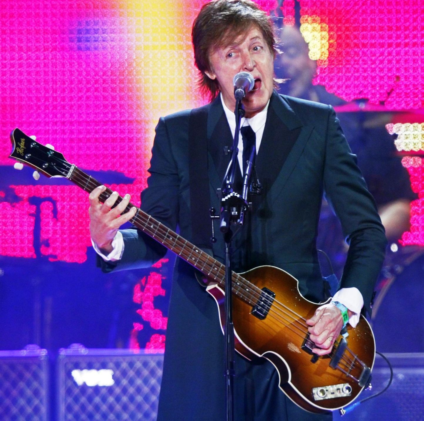 Paul McCartney carries the weight at Bonnaroo