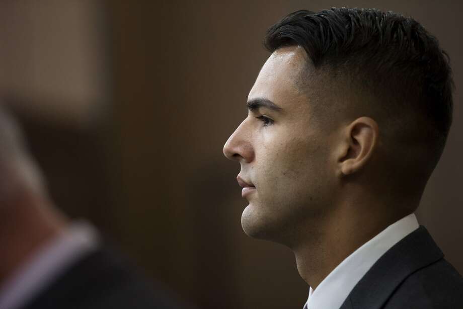 2 Oakland police officers in court on sex charges