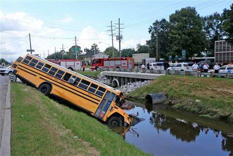 Minor Injuries When School Bus Runs Onto Bank Of Canal Laredo Morning Times