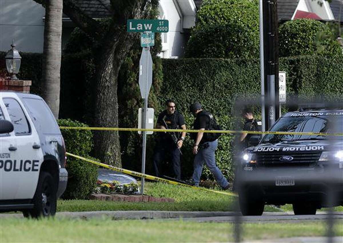 Police investigate the scene of a shooting along Wesleyan at Law Street that left multiple people injured and the alleged shooter dead, Monday morning, Sept. 26, 2016, in Houston. (Mark Mulligan/Houston Chronicle via AP)