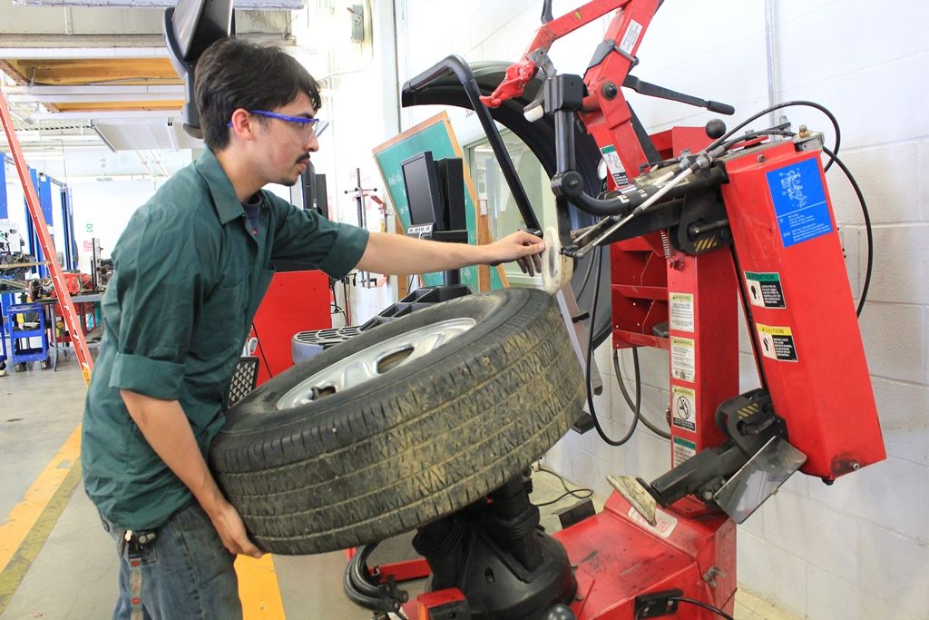 Toyota of Laredo partners with LCC to train future technicians