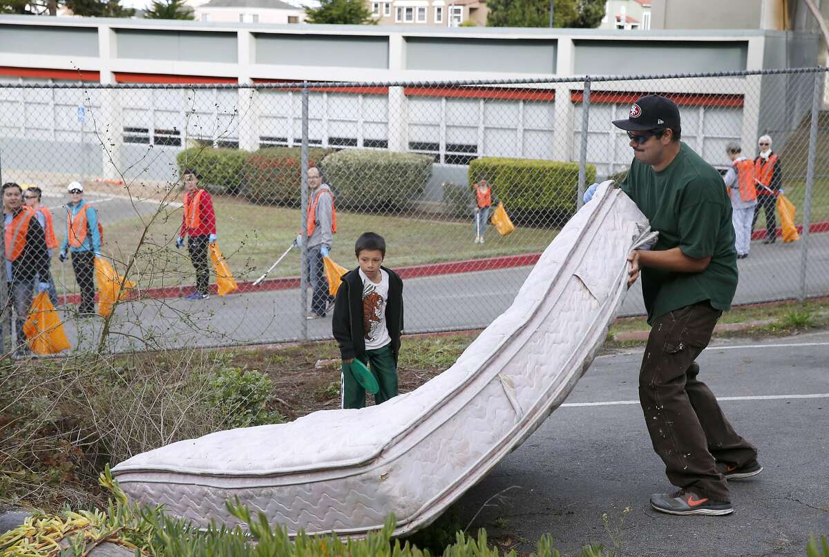 Hundreds of volunteers help SF agencies clean up streets