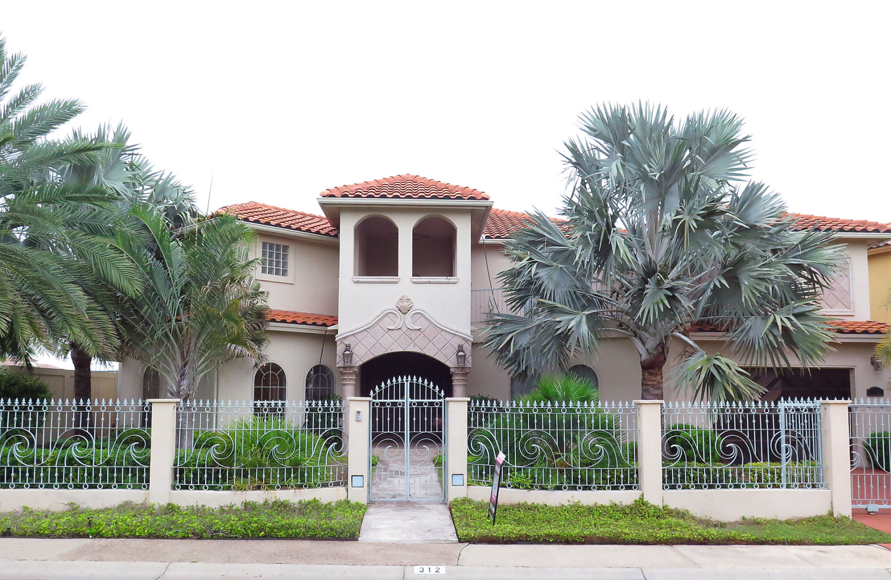 Take a peek inside this Lakeside mansion 