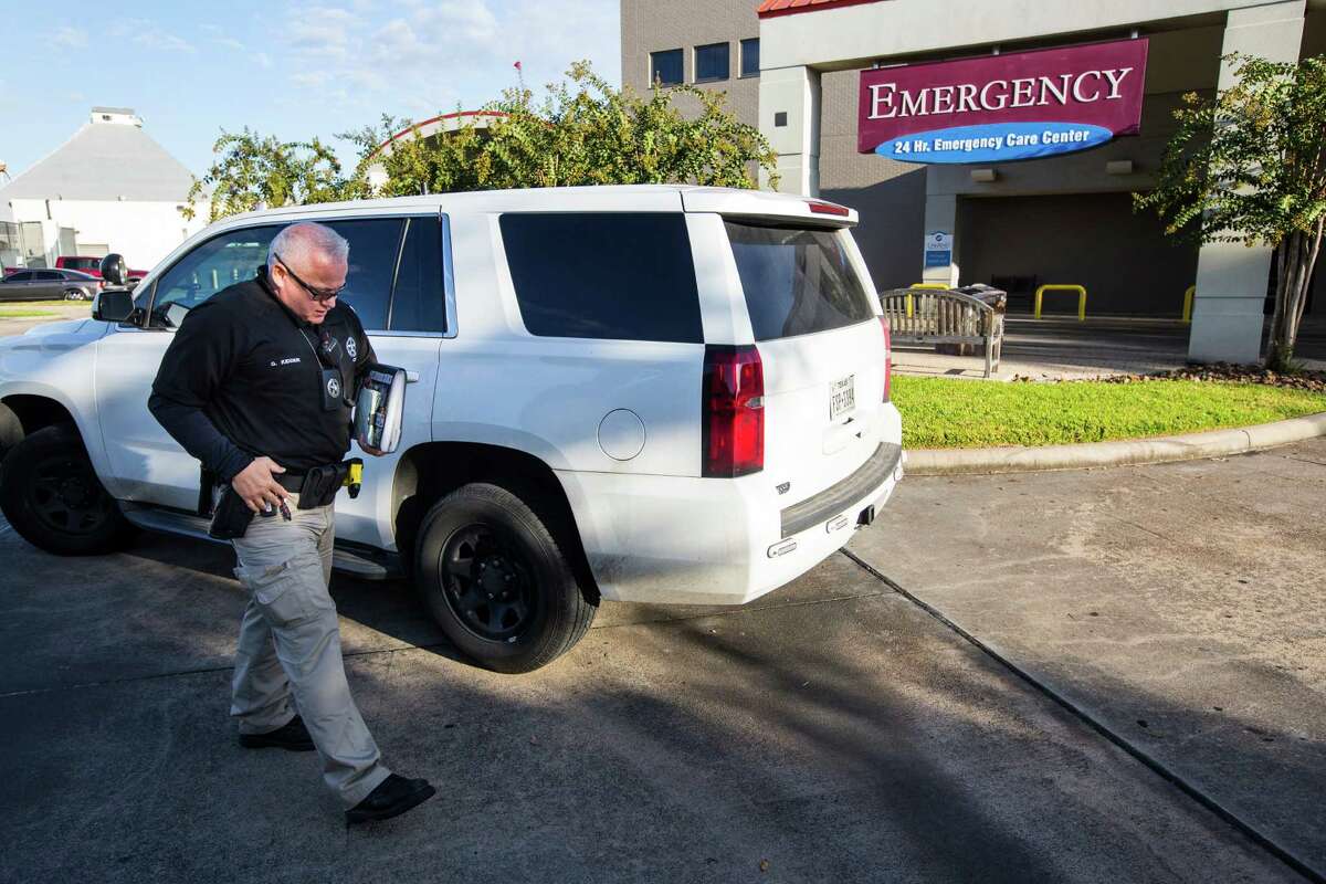 Fort Bend Sheriff's Deputy Gary Kidder arrives at Oak Bend Medical Center to check on a dementia patient. Kidder has a family history of mental illness.﻿