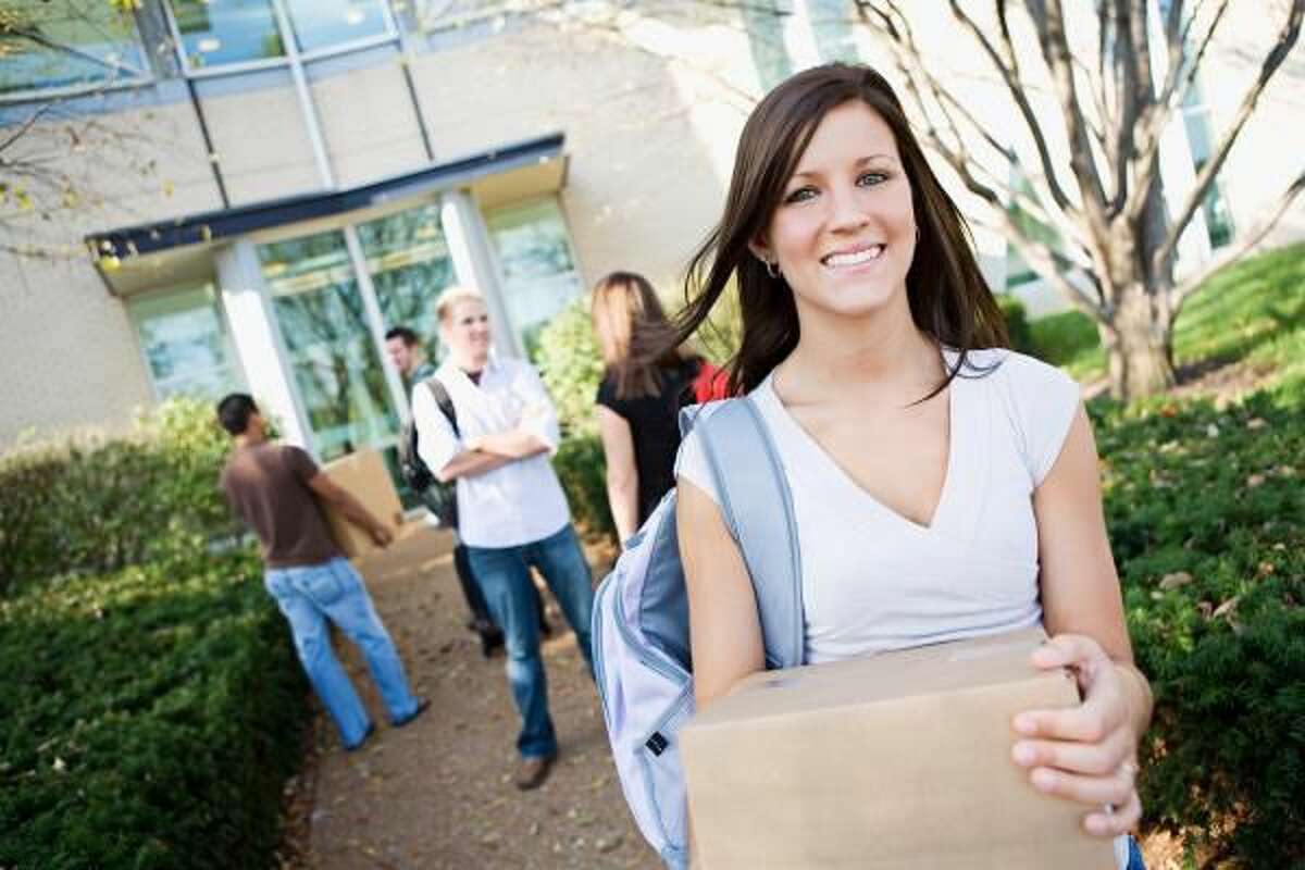 3 Easy Ways to Start College Without Breaking the Bank